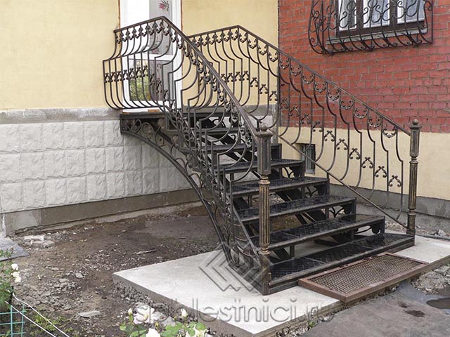 Лестница наружная металлическая в Санкт Петербурге