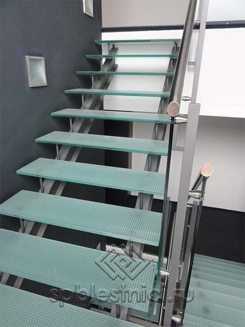 Стеклянные лестницы в интерьере