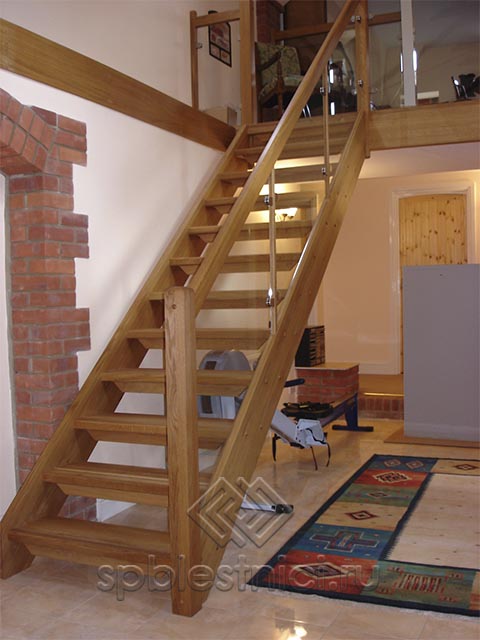 Деревянная лестница с поворотом СПБ