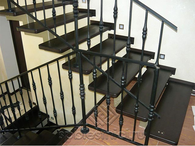 Металлическая лестница на второй этаж СПБ